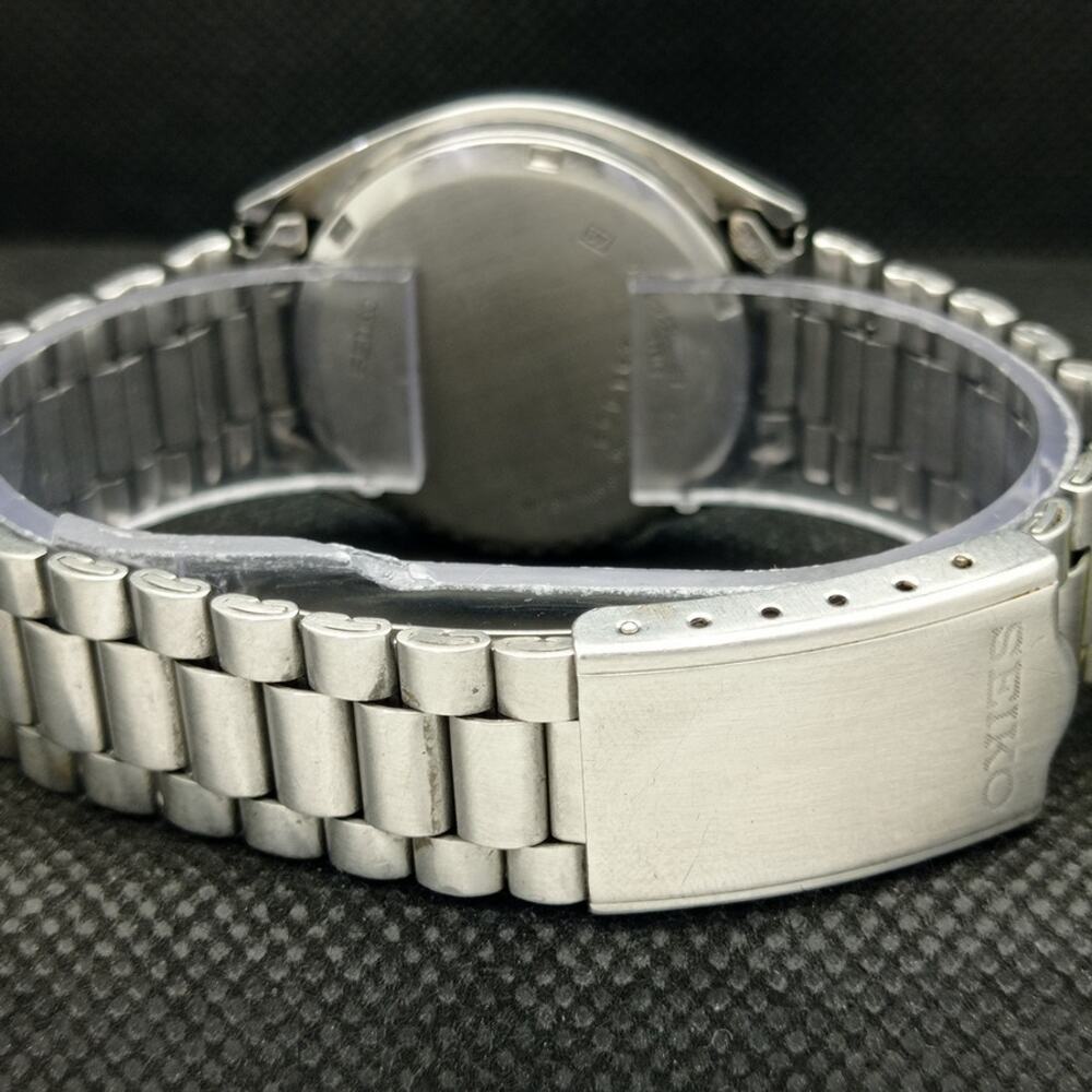 Vintage 1996 Seiko Automatic Mens Silver Watch W/daydate & Gold accents - Picture 2 of 8